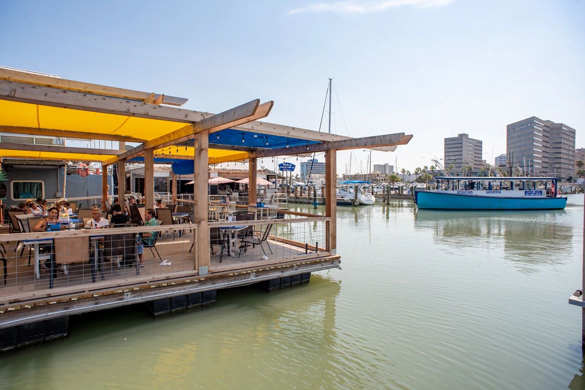 HarrisonsCC's tweet photo. Come and make memories at Harrison's Landing! Our welcoming atmosphere will make you feel right at home. Enjoy our delicious coastal menu items and tropical drinks with a beautiful waterfront view! #Seafood https://t.co/COFWaptLFL