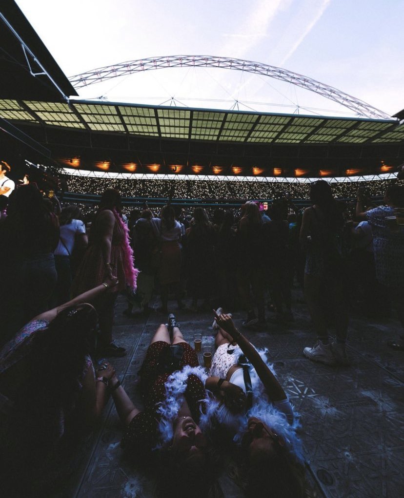 hsbandflorals's tweet photo. Lloyd posted this photo that he took of the fans on his Wembley 4 nights summary ! #LoveOnTourWembley https://t.co/pTMeyGNGZe
