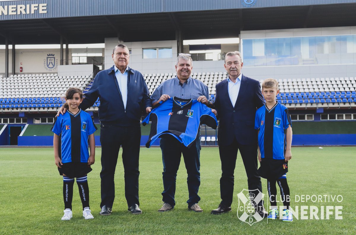 🤝 Esta tarde, la Ciudad Deportiva de Tenerife acogió la firma del acuerdo de la entidad #blanquiazul con <a href="/ud_tacosanluis/">UD SAN LUIS</a>, #CDAFBTegueste, <a href="/esfericofc/">Esférico Fútbol Club</a>, <a href="/bahiadesantiago/">Club Deportivo Bahia de Santiago</a>, #ADFCPadreAnchieta y #CDCandela.

#CanteraCDT #FundaciónCDT #YoSoyElTenerife