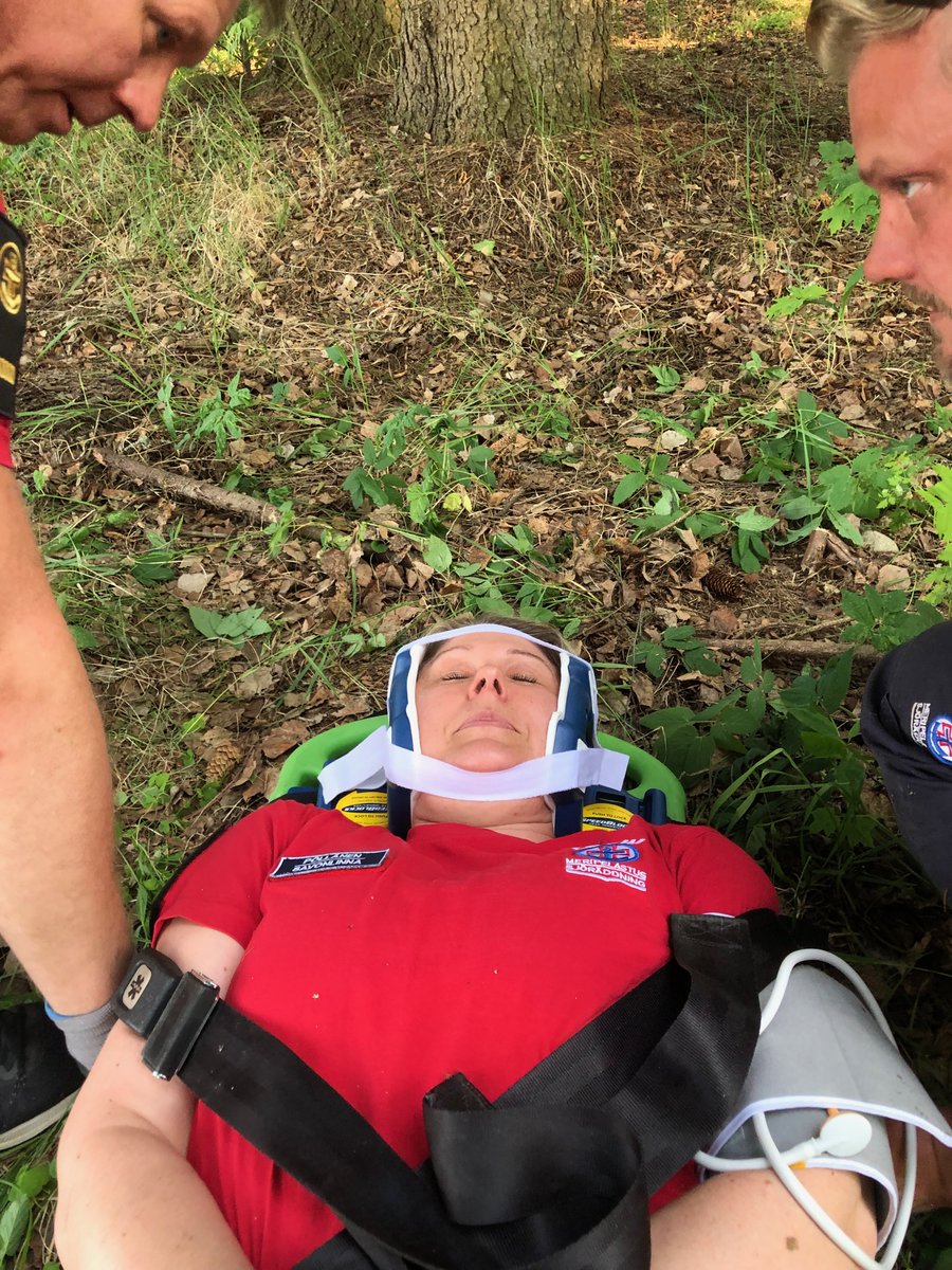 Tänään harjoiteltiin rankalaudan käyttöä, mittauksia, potilaan tukemista ja siirtoja. Tärkeitä taitoja, jota tulevat harvemmin vastaan todellisissa tehtävissä. Kertaaminen on tärkeää, jotta toimenpiteet ovat muistissa, kun niitä tarvitaan #sar #meripelastus #savonlinna #evy