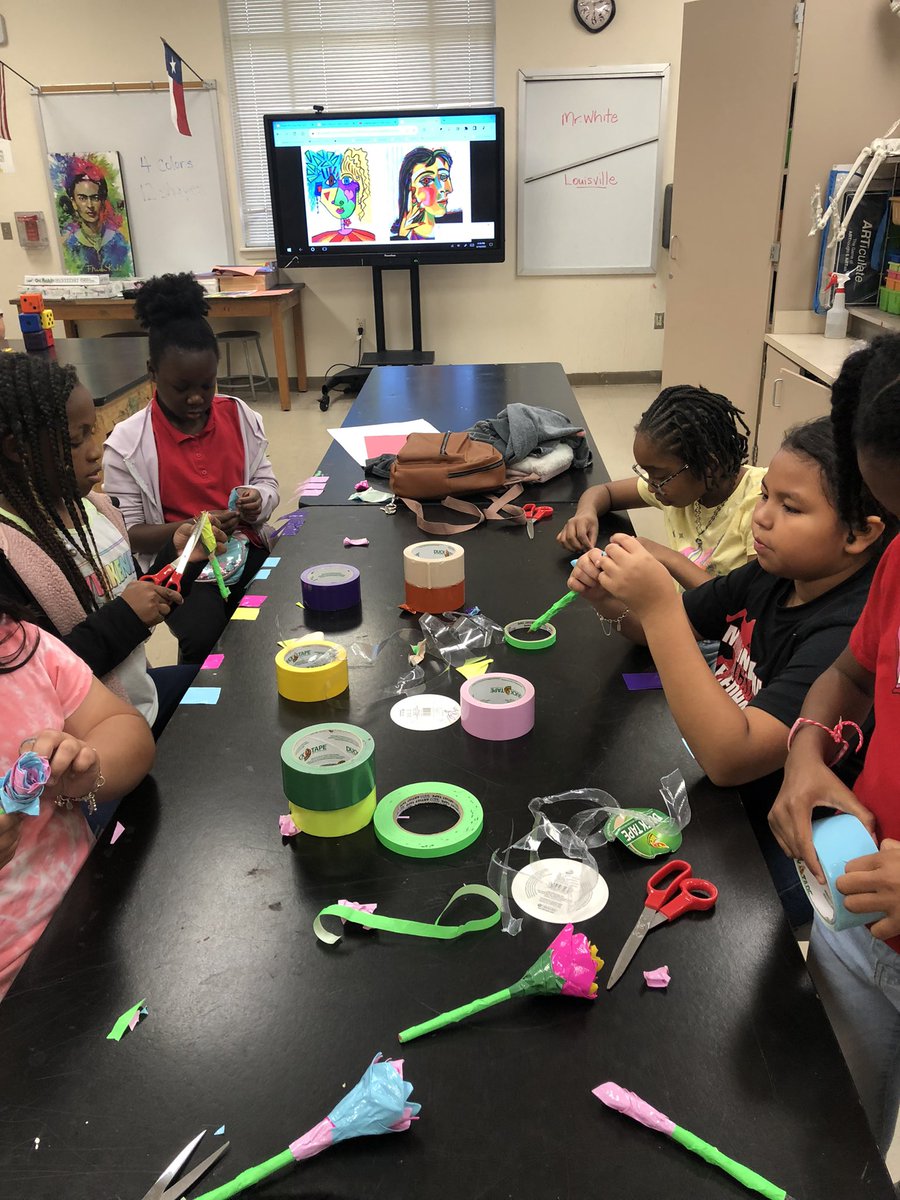 mcooper313's tweet photo. Two weeks into #camphouston and the art students are so talented @Houston_AISD paper mache and duct tape flowers plus much more @JerrylinTaylor @NewmanKaileigh @GeekSquad5000 #werush https://t.co/z2CCLsDkeI