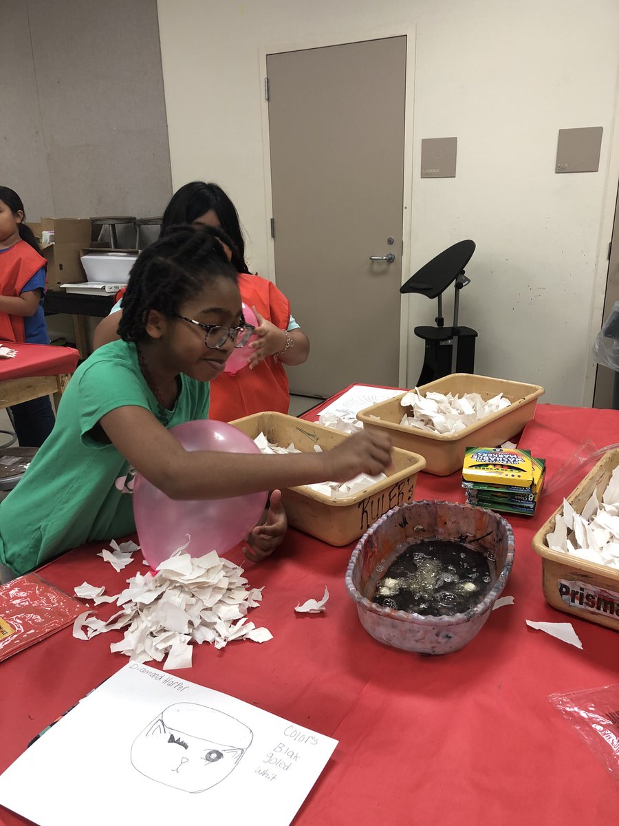 mcooper313's tweet photo. Two weeks into #camphouston and the art students are so talented @Houston_AISD paper mache and duct tape flowers plus much more @JerrylinTaylor @NewmanKaileigh @GeekSquad5000 #werush https://t.co/z2CCLsDkeI