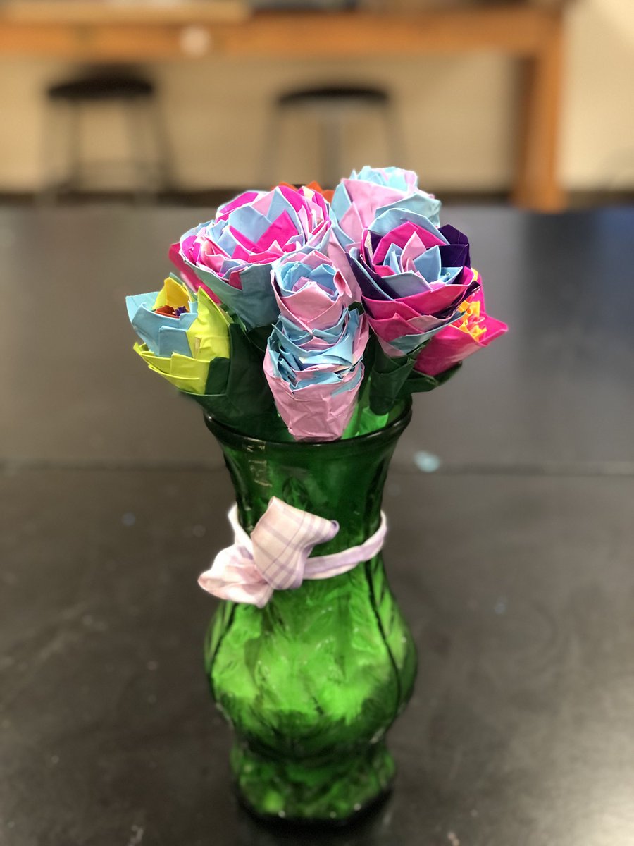 mcooper313's tweet photo. Two weeks into #camphouston and the art students are so talented @Houston_AISD paper mache and duct tape flowers plus much more @JerrylinTaylor @NewmanKaileigh @GeekSquad5000 #werush https://t.co/z2CCLsDkeI