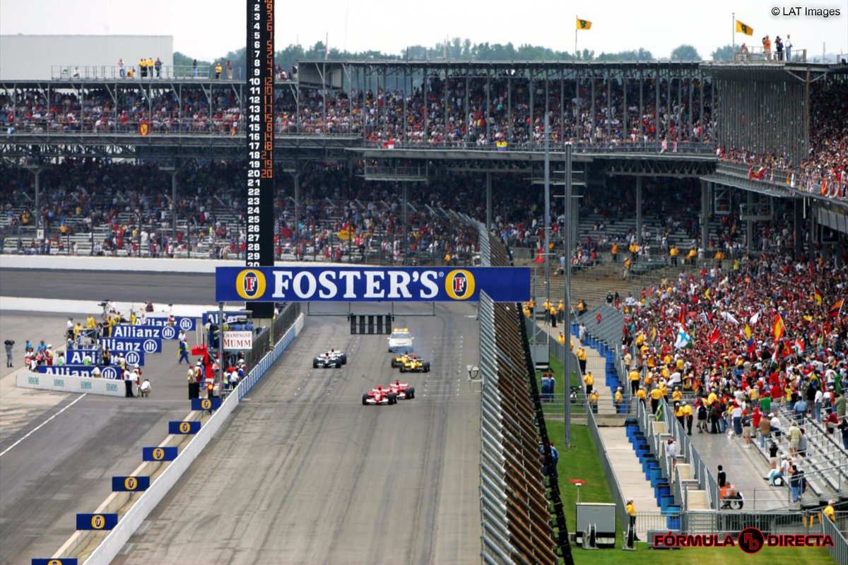 FormulaDirecta's tweet photo. 💥 Hoy se cumplen 18 años del esperpento de Indianápolis 2005.

👉 Los equipos que montaban neumáticos Michelin se plantaron y no disputaron la carrera, ya que las gomas no soportaban las altas presiones del óvalo.

👉 Tan solo corrieron 6 monoplazas: los Ferrari, los Minardi y los Jordan. Tiago Monteiro cosechó el único podio de su trayectoria.

📸 Y sí, el de la primera foto es Guenther Steiner, que en aquel momento trabajaba en Red Bull.

#F1