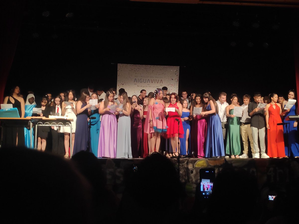 Felicitats promoció 2019-2023! #graduacio #insaiguaviva