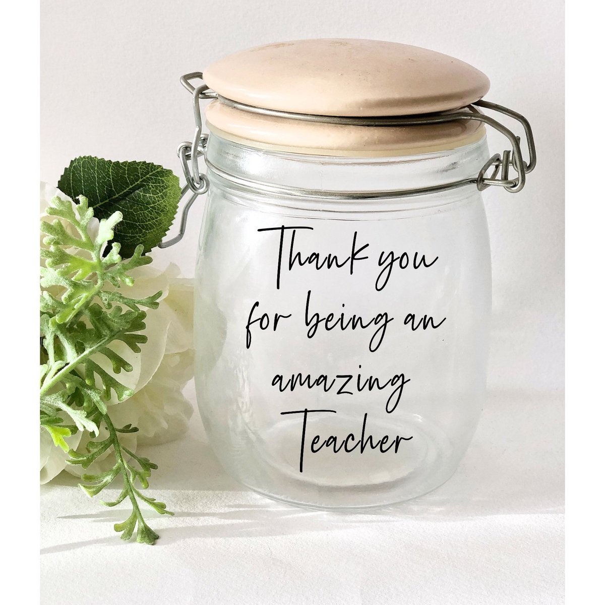 Make a lovely jar gift for an amazing teacher 🎁 Bagsoffavours.Etsy.com #womaninbizhour #etsy #yourbizhour #MHHSBD #giftideas #smallbusiness #teachersgifts