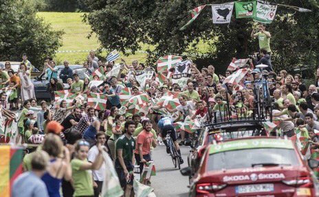 BaloiaSarera's tweet photo. Aldarrira batzeko aukera duzue, baino errespetuagatik bada ere, ez ezazue batasunerako mobilizazio deia lausotu. @AthleticClub @athletic_eus

#FreedomForTheBikeCountry #FreedomForTheBasqueCountry #OngieTOURri https://t.co/nywxhHRBEz