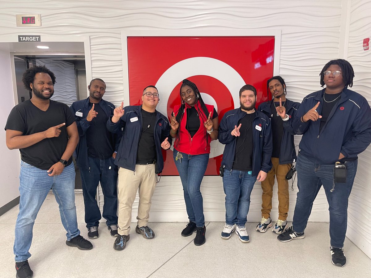 Happy Juneteenth from the #Jamaica AP team! It’s pleasure working with these 6 every day! They make it look easyyy 💪 and I can’t thank them enough for all they do! #TeamAppreciation #Jamaica #Juneteenth2023 #T3372 🎯