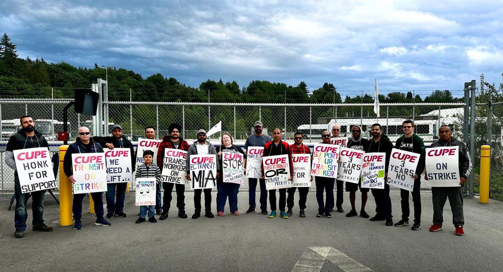 Day 92 

WeNeedALift.ca

@CUPEBC @cupenat @dgawthcupe
#MembersStrongOnTheLine #WeNeedALift #bcpoli #canlab #bclab #picketline #walktogether #fairdeal #busdrivers #onedaylongeronedaystronger #BCTransit
#Transit #fightingforfairness #afairdeal
#StrongerTogether