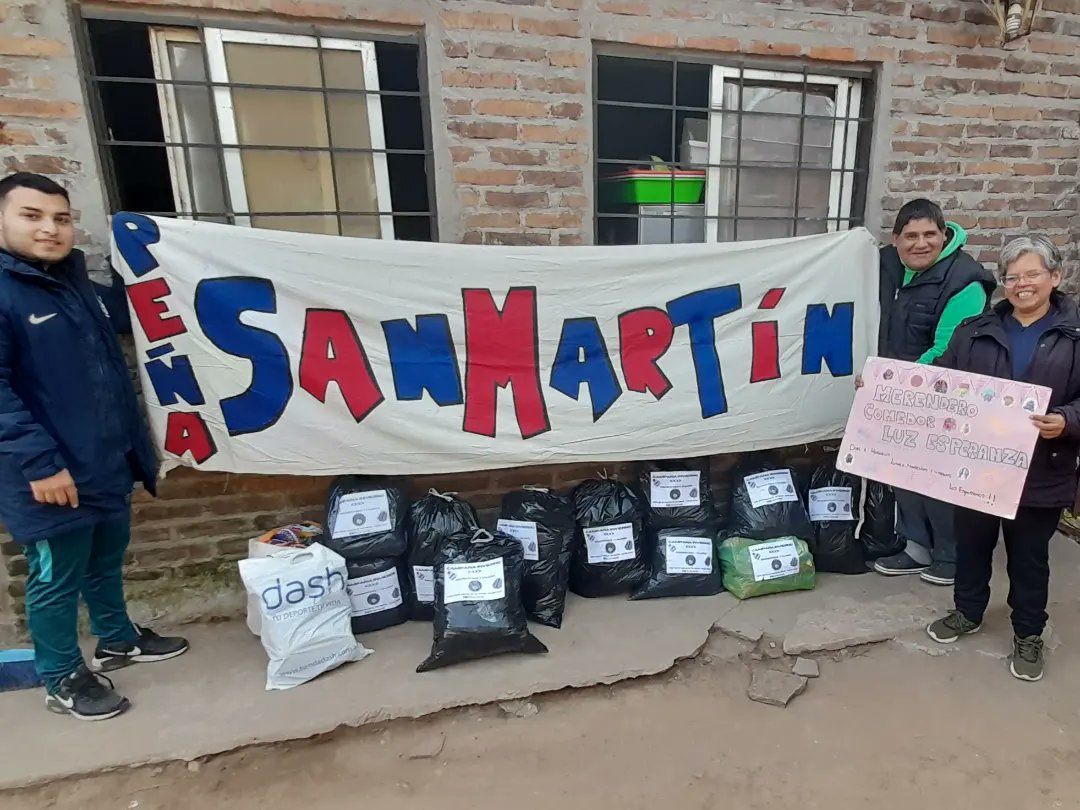 El día de hoy realizamos la Campaña de Invierno entregando ropa de abrigo en el Merendero Luz Esperanza del barrio La Rana
Somos San Lorenzo en San Martín ❤️💙 
#CuervosDeSanMartin
#MasQue90Minutos
#SanMartin #SanAndres #Malaver #Chilavert #JoseLeonSuarez #Bilinghurst