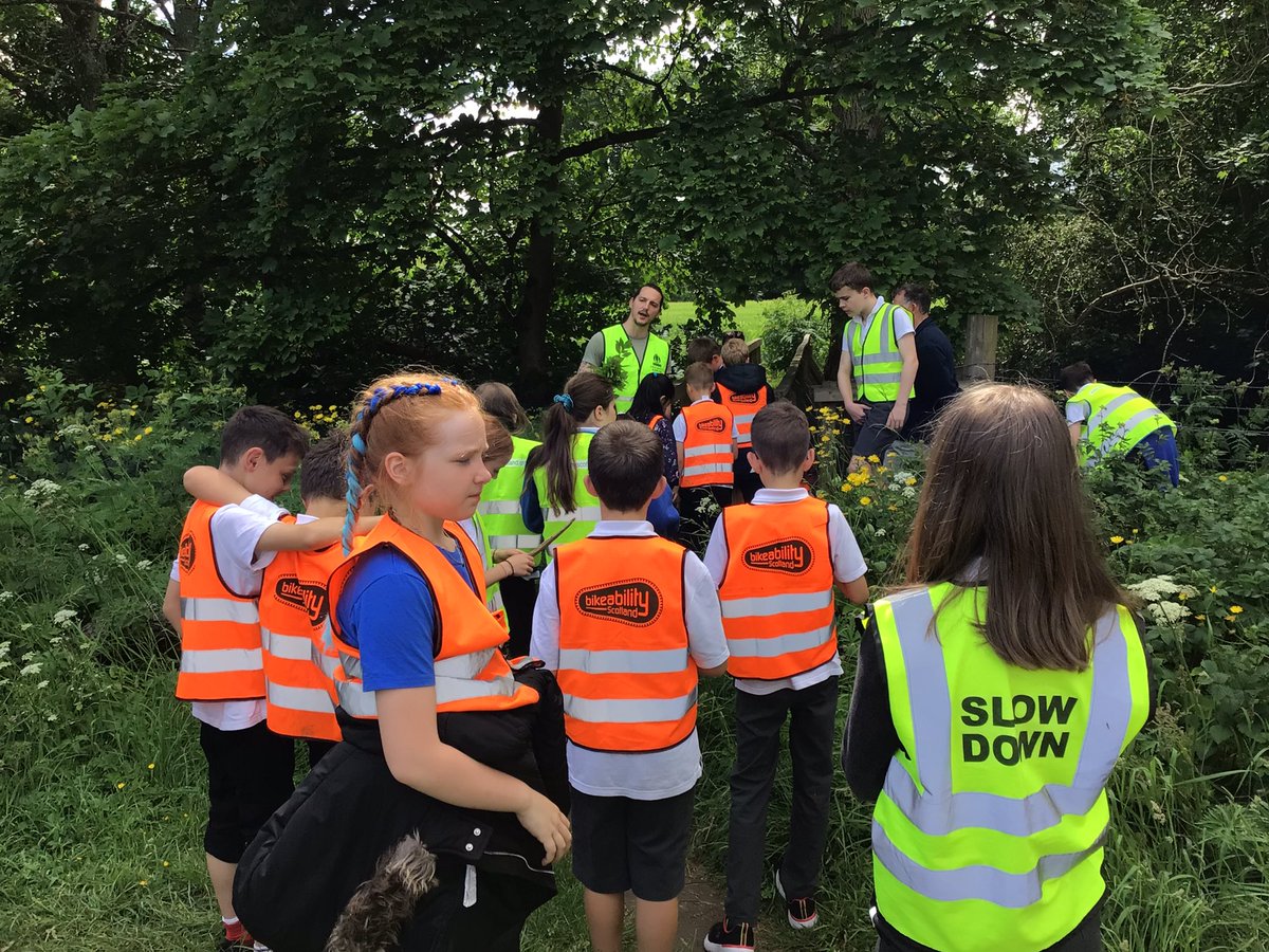 Great to get out in our local environment where P5/6 learned lots more about Invasive Plant Species with Mark and showed him their own great creations <a href="/EskandTaySISI/">Esk & Tay SISI</a> <a href="/SISI_project/">Scottish Invasive Species Initiative</a> <a href="/KSBScotland/">Keep Scotland Beautiful</a> #outdoorlearning #biodiversity