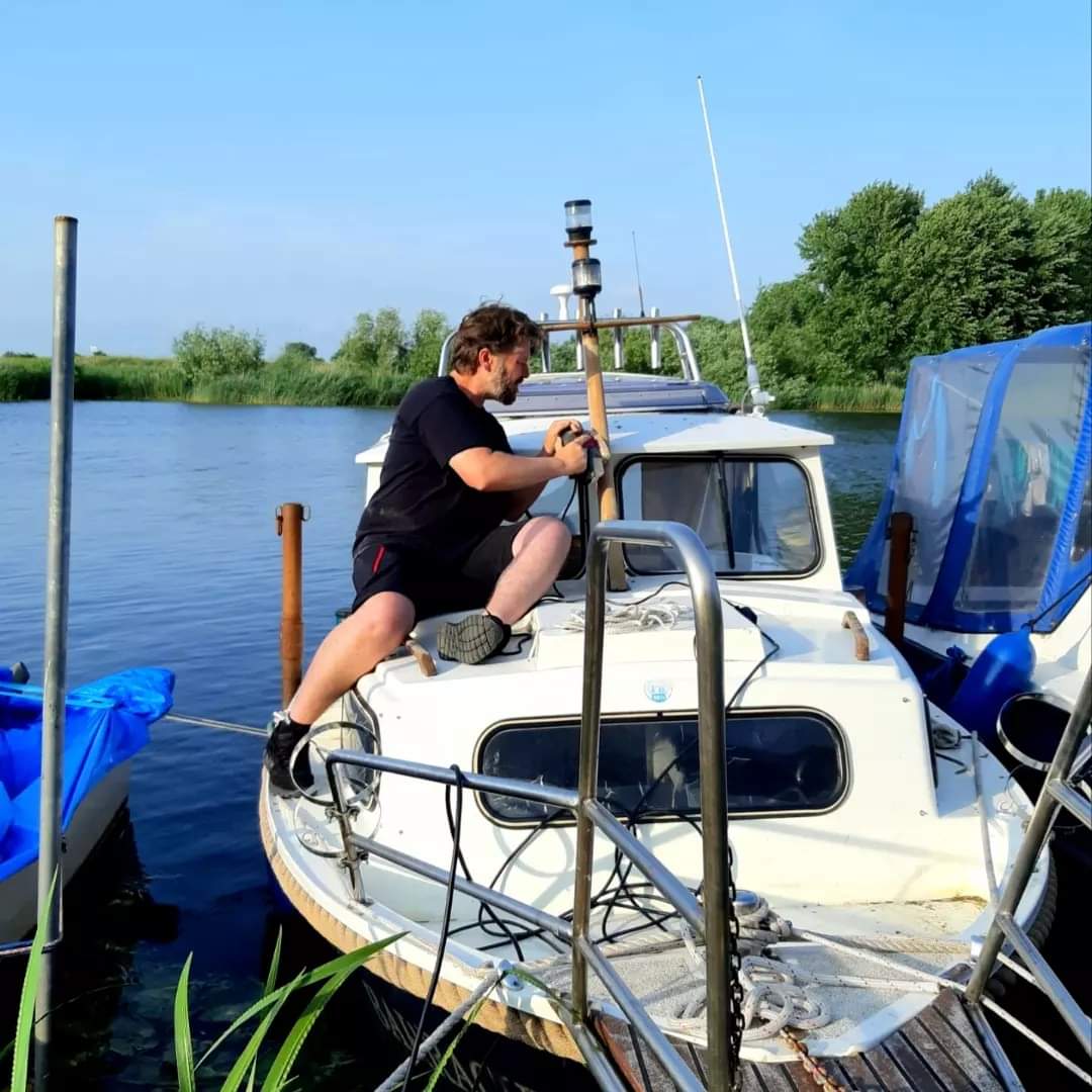 TS_Palm's tweet photo. Das milde Wetter und den schönen Abend kann ich auch sinnvoll am Wasser verbringen.
#HEI #Dithmarschen #SchleswigHolstein #derechteNorden #Heide #StadtHeide #redshoesontour #anpacken #Sportboot #motorboot #Meererleben #mehrMeer #sportbootführerschein #Eider https://t.co/4tc37FWEHO