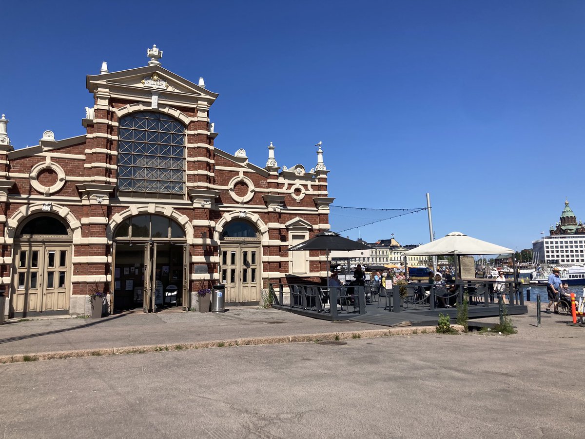 euro_tour's tweet image. ヘルシンキ(🇫🇮フィンランド)。
本日の風景より。
⑥オールドマーケットホール
フィンランドの特産品を扱うショップや屋台が並ぶ。