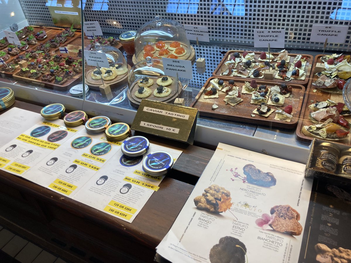 euro_tour's tweet image. ヘルシンキ(🇫🇮フィンランド)。
本日の風景より。
⑥オールドマーケットホール
フィンランドの特産品を扱うショップや屋台が並ぶ。