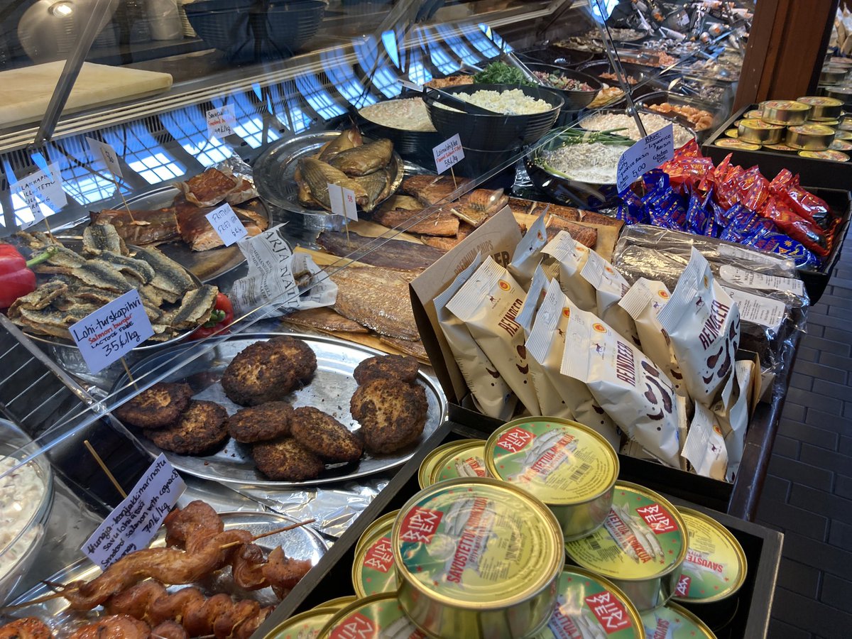 euro_tour's tweet image. ヘルシンキ(🇫🇮フィンランド)。
本日の風景より。
⑥オールドマーケットホール
フィンランドの特産品を扱うショップや屋台が並ぶ。