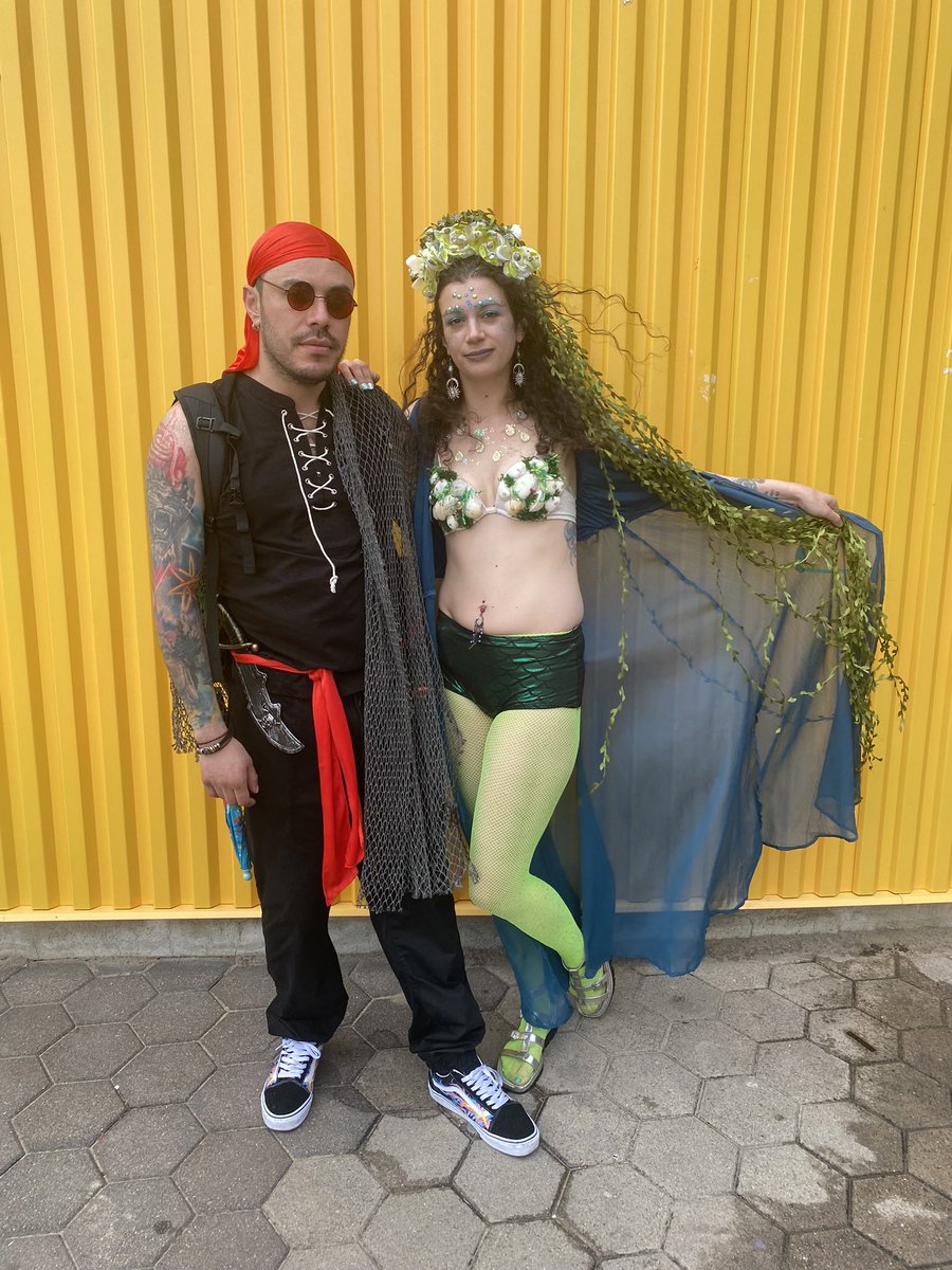 Alien Mermaid Goddess & her captain ☠️🧜‍♀️@MermaidParade #mermaidparade2023