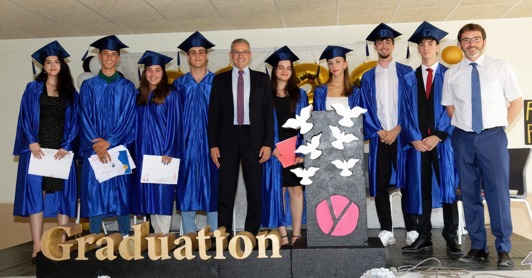 lfireus's tweet photo. 🤩 Un grand merci à ceux qui ont fait un bout de chemin avec nous, le Lycée est fier d'eux et nous serons toujours ravis de les revoir. 
@mlfmonde #staytuned #ellycéenopara #másqueuncolegio #másquefrancés #tuhijocambiaráelmundo #elteufillcanviaràelmón https://t.co/3EkN9JalOP