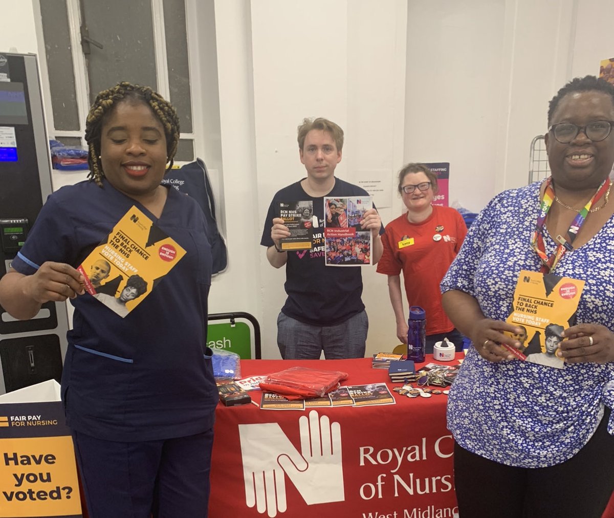 olgalwalters's tweet image. #RCNDayofAction ⁦@SheilaSobrany⁩ #Notlong2go  #Nursetwitter ⁦@RCNSthBham⁩ ⁦@Shaun_LDNurse⁩ ⁦@patcullen9⁩ ⁦@RCNWestMids⁩ ⁦@ajlegan⁩ ⁦@alisonleary1⁩ ⁦@KirtonRanjit⁩ ⁦@davidcoumar⁩ ⁦@traceybudding⁩ ⁦@FChudley⁩ #NHS