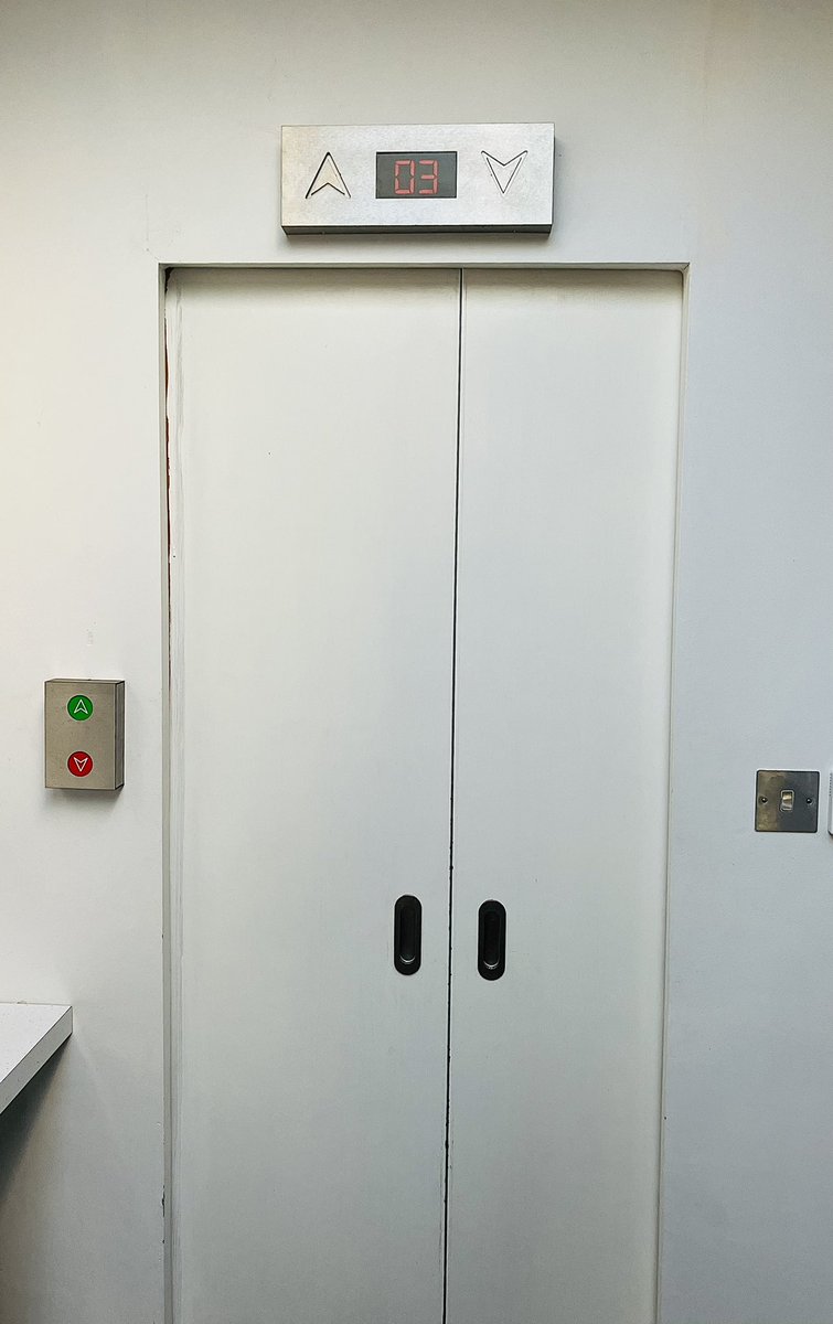 MelanieBlakeUK's tweet image. Got my first Ocado delivery at the new house tonight- it has the most wicked kitchen storage/pantry that looks like a lift - how cool is this?👇Stocking paper towels &amp;amp; beans has never been so fancy 😅 #GoingUp