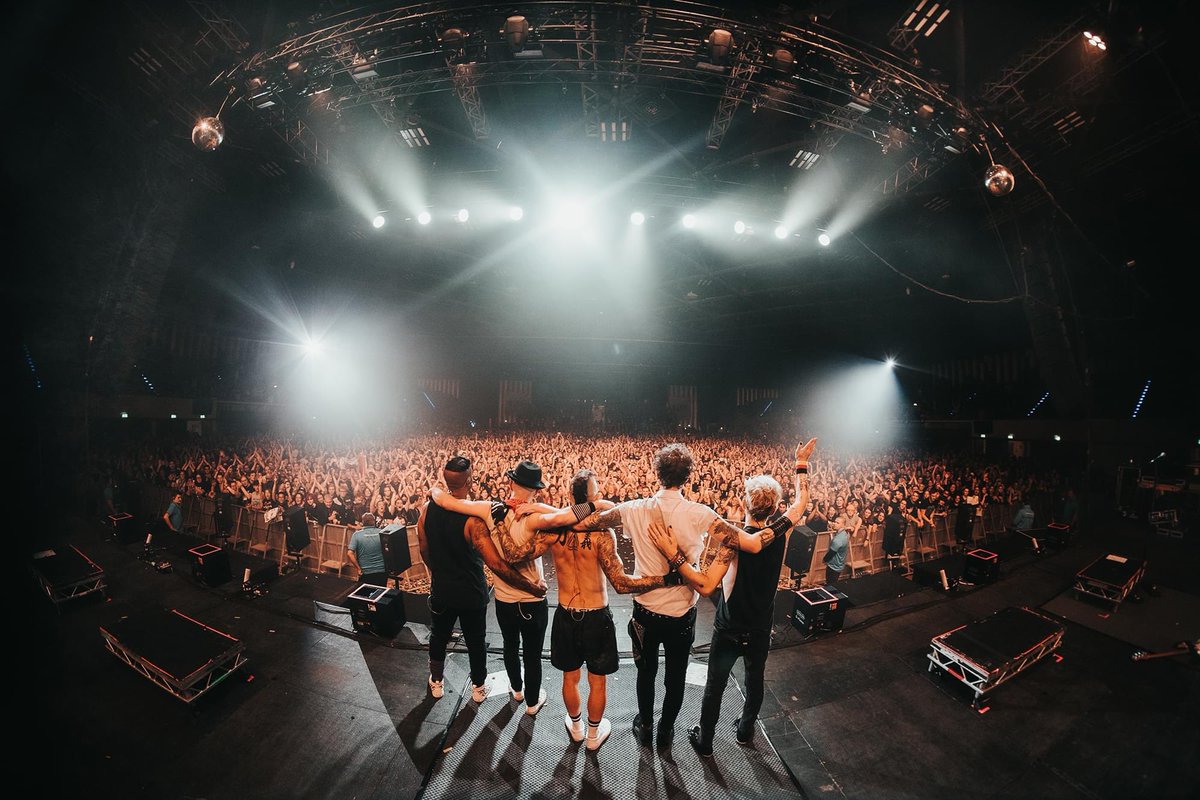 Sum41_TNS's tweet photo. SPECIAL ANNOUNCEMENT!

Sum 41 will be playing their last European show in Paris 🇫🇷 on November 23rd, 2024! Their farewell tour, When The Sum Sets, will finish at  @ParisLaDefArena!

The presale starts on June 26th at 16:41 CEST (Paris time).

🤚💀🖕

📷: @FedericaBurelli https://t.co/xZKbgein95
