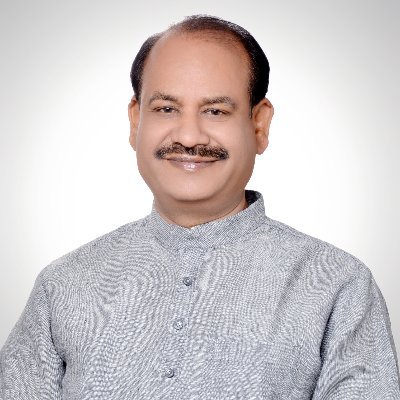 AnavadiyaDinesh's tweet photo. अपनी सौम्य और स्निग्ध व्यवहार से लोकसभा की कार्यवाही को नई ऊंचाई प्रदान करने वाले माननीय श्री @ombirlakota जी का लोकसभा अध्यक्ष पद पर शानदार 4 वर्ष।
आपके नेतृत्व में सदन मोदी सरकार की नई विकास नीतियों और विधियों को जनहित में इसी तरह लागू करता रहे यही कामना है!
#4Yearsof17LS https://t.co/37FF4sFgCB