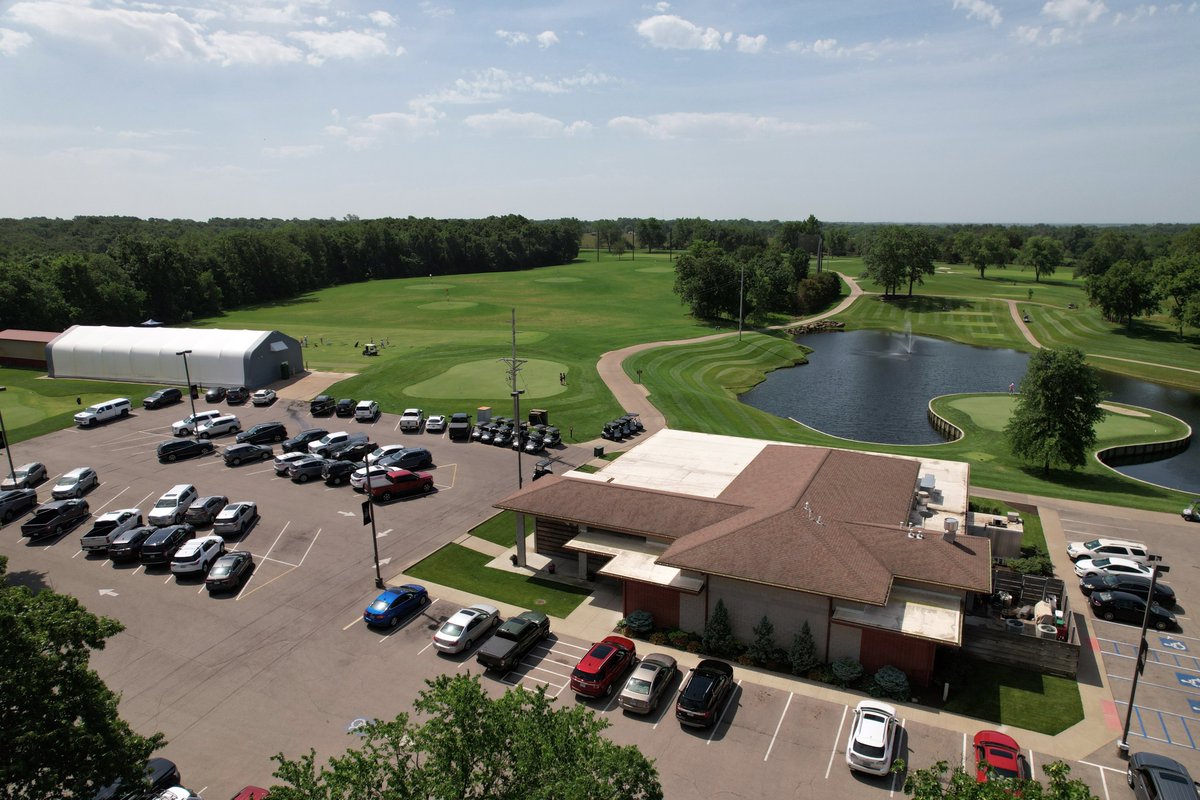 The @UCentralMO Board of Governors has approved the construction of the new Randall and Kelly Harbert Collegiate Golf Center at @MulesNational in Warrensburg!

📝 | bit.ly/3CBfnYp

#teamUCM