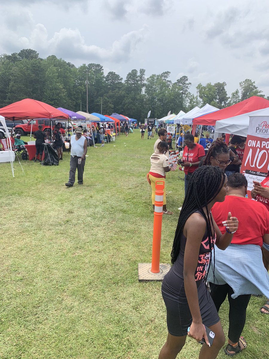 AllisonJRiggs's tweet photo. It’s a beautiful day in Whiteville and a ton of joyous #Juneteen celebration is still happening! @LatoyaBeatty @dwoc_nc @ncnaacp https://t.co/FyFsZRUGRr