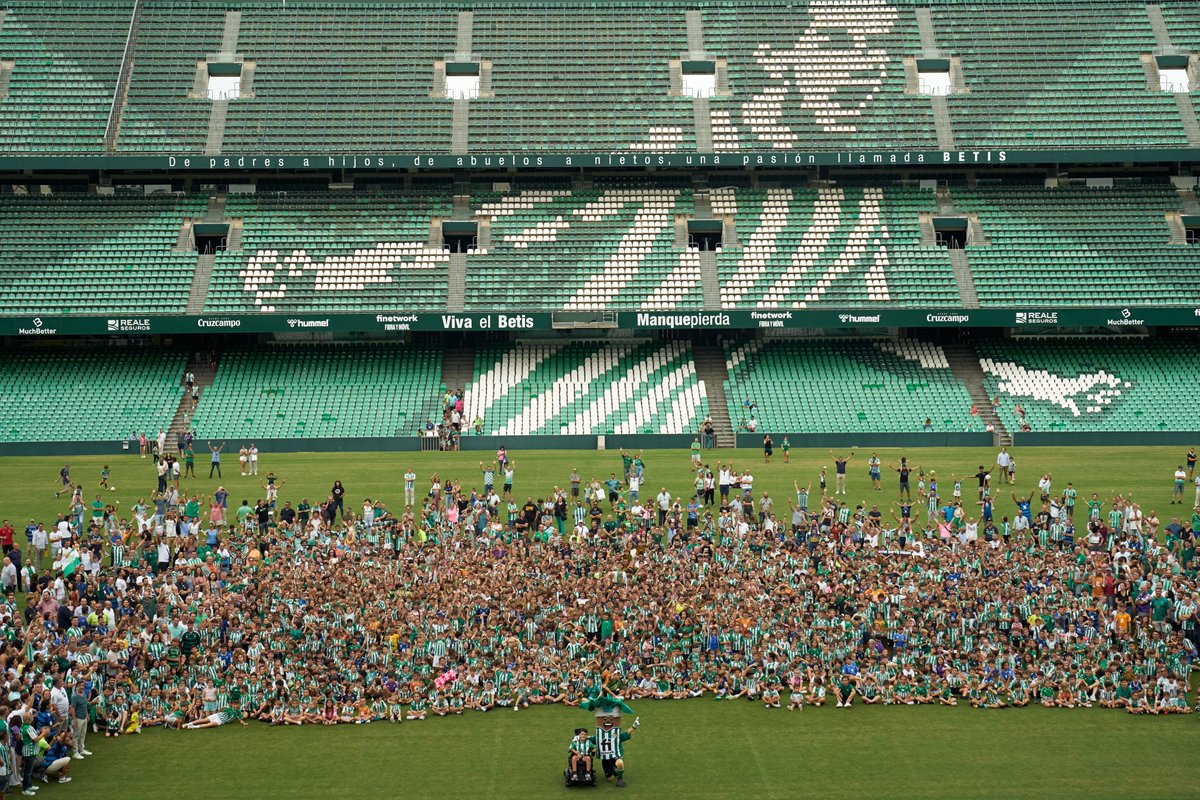 RealBetis's tweet photo. ♾💚☺

Presente y futuro en 𝐯𝐞𝐫𝐝𝐢𝐛𝐥𝐚𝐧𝐜𝐨. https://t.co/UNUX2pKqvZ