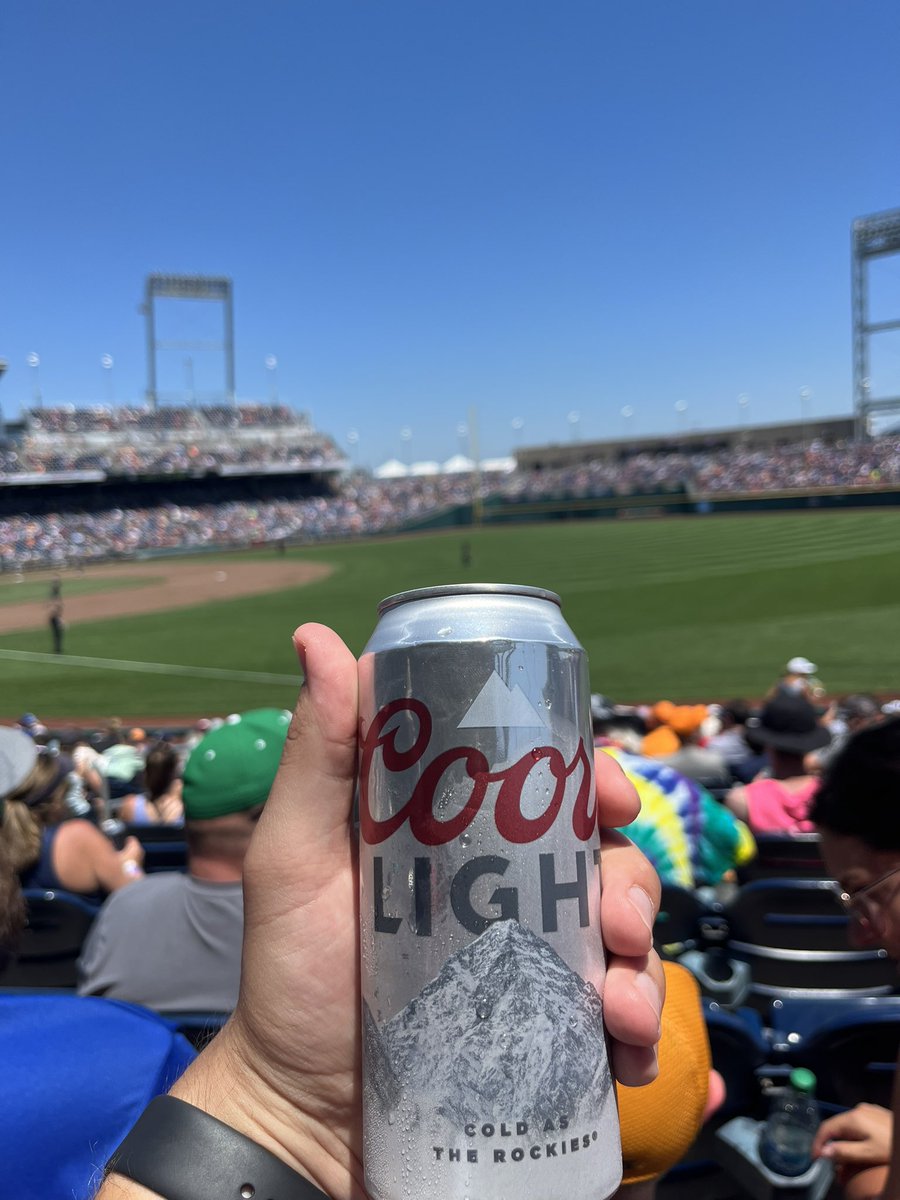 Mountains were blue when they came out of the cooler but the heat got to em. Beer is still incredible. #CWS2023 #hot @BarstoolBigCat @PardonMyTake
