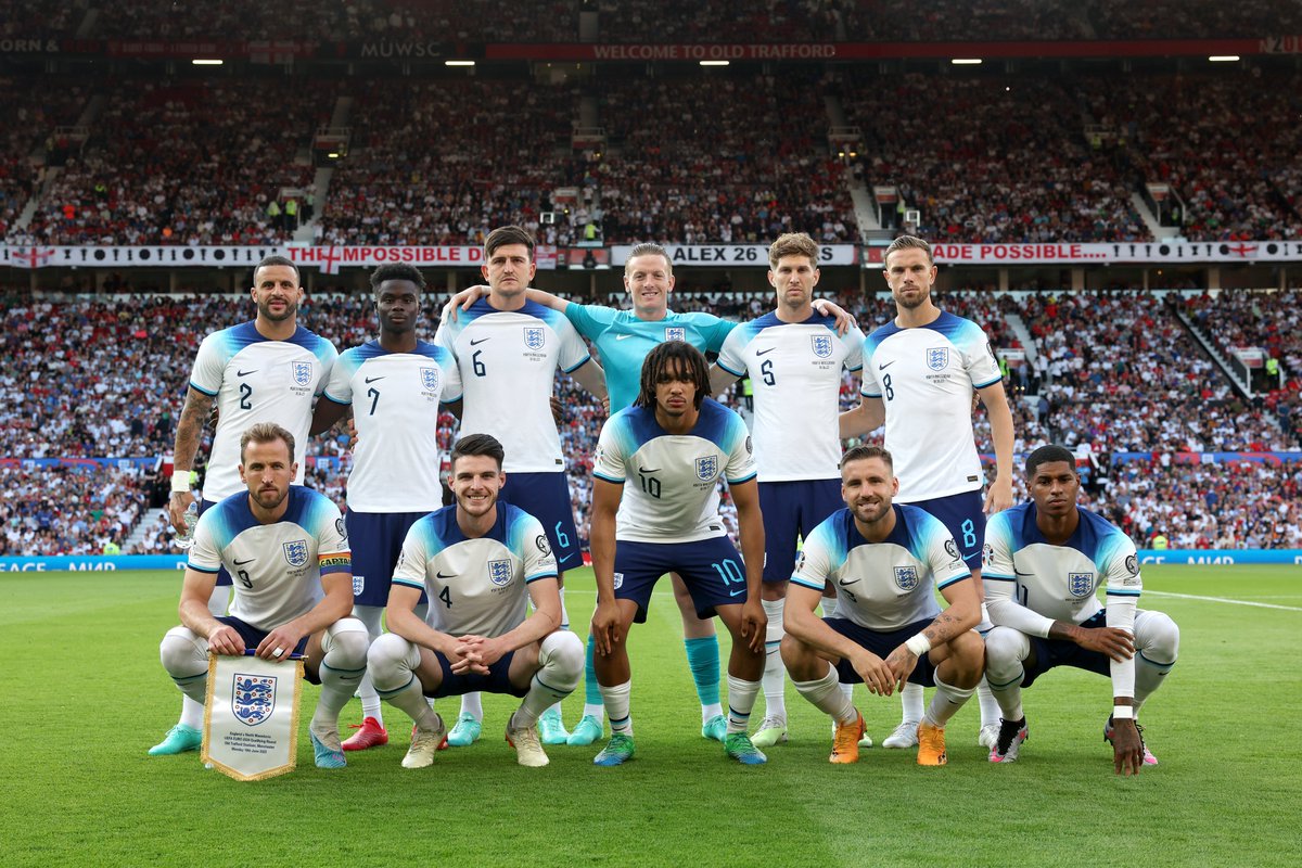England's tweet photo. 🦁👊 https://t.co/yXvz3muBb0
