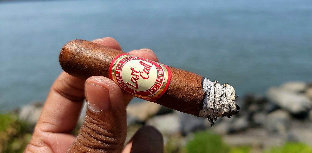 Prosaic Living (@limitless_naz) on Twitter photo Happy Monday! 1st gym, then some sun with a Last Call <a href="/AJFcigars/">AJF Cigar Co. ★ Portfolio ★</a> #MondayMotivation #gym #cigar #vitaminD Happy Monday! 1st gym, then some sun with a Last Call <a href="/AJFcigars/">AJF Cigar Co. ★ Portfolio ★</a> #MondayMotivation #gym #cigar #vitaminD