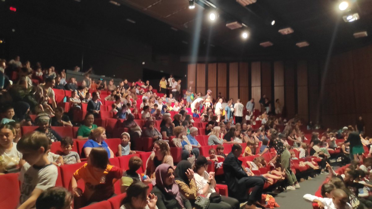 Ce soir, au Triangle, restitution "Danse à l'école" de 4 classes de CM de l'<a href="/Prevert_Rennes/">Ecole Jacques Prévert Rennes</a>, devant une salle comble et avec les élèves de la maternelle Duchesse Anne en 1ère partie.
<a href="/acrennes/">Académie de Rennes</a> <a href="/DSDEN_35/">DSDEN 35</a> @DAACBretagne <a href="/Rougier_Gaelle/">Gaëlle Rougier</a> <a href="/ORoullier/">Olivier Roullier</a> <a href="/sbcpc35/">Bachelot Stéphanie</a> @HumbertMoCecile <a href="/Commelind/">Delphine Commelin</a>