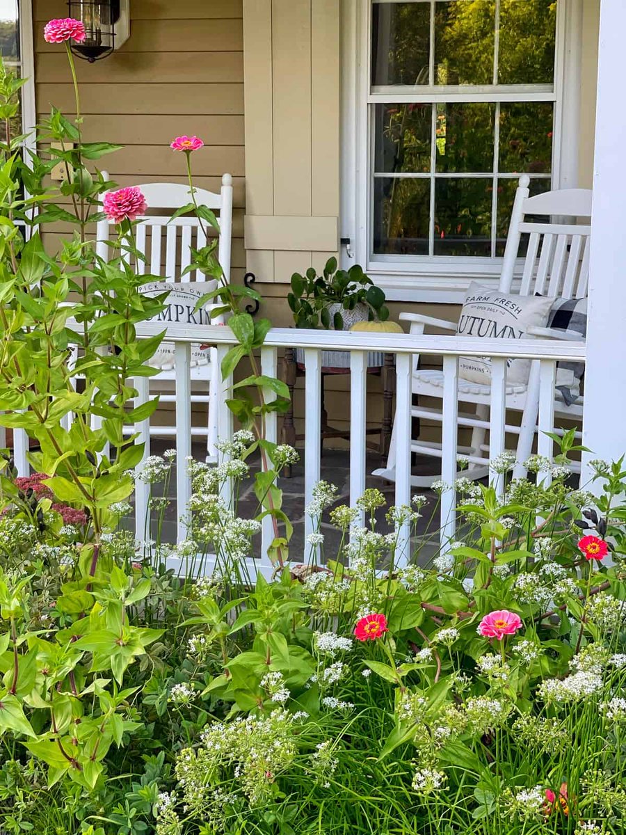 Does your home have a small porch? Here's inspiration for designing it. #outdoorliving #hometips  cpix.me/a/171906573
