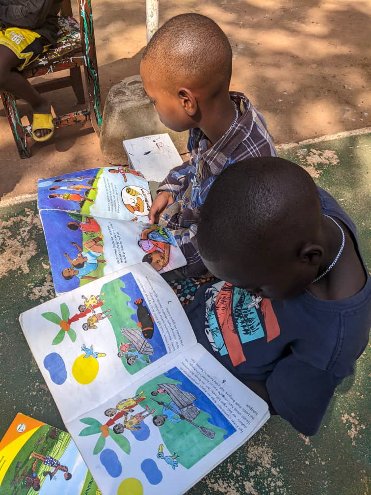 AgatiRwanda's tweet photo. We are excited to share our latest adventure at this weekend’s Mobile Library with you.
Click the link below to make a difference, DONATE!
https://t.co/9iwlblRUpz
#agatilibrary #agatimobilelibrary https://t.co/idKDByRJ6s