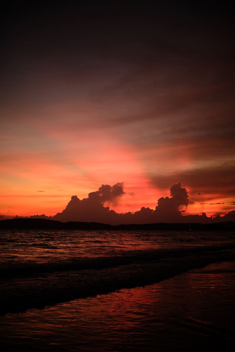 NomadicVisits's tweet photo. Sunset Splendor 🌅 https://t.co/tobGWeHkD9