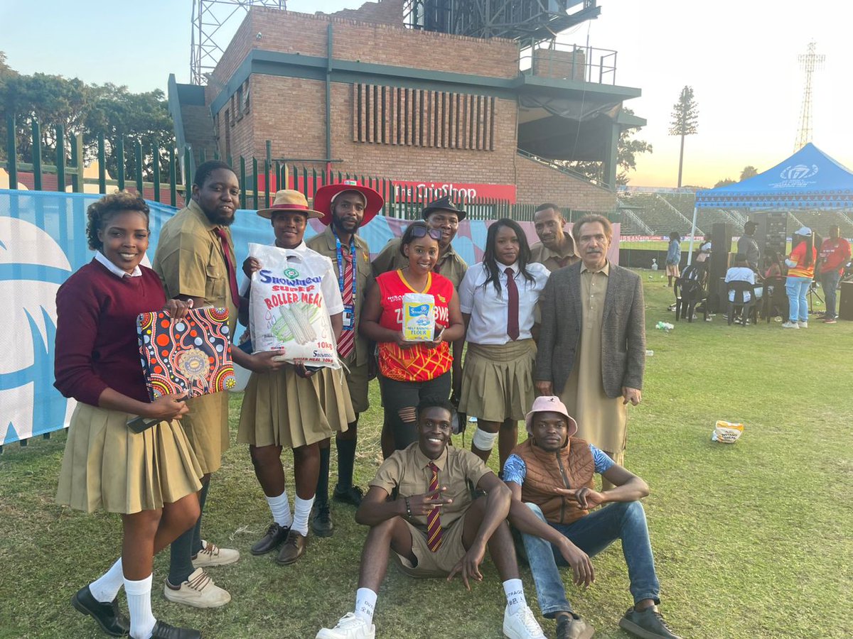 CastleCornerZW's tweet photo. Mr Anwar the Manager of Snowmeal on behalf of Mr Rana Akram, his Director passed through the following donations to #ZCSU:
20 Free GameDay Tickets
20 Drinks
20 Java print cloths
20 10kg mealie meal bags
20 2kg Cake Flour
#ThankYouSnowMeal
#ForTheFans
#KushainaKushaina https://t.co/TGlXeWCS7e