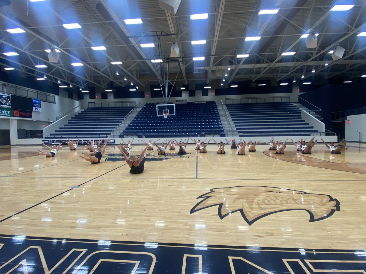 BWHS_Spirit's tweet photo. Final choreo session kicking off for dance! It’s jazz time! #clawsup https://t.co/zzmS41Tjp4