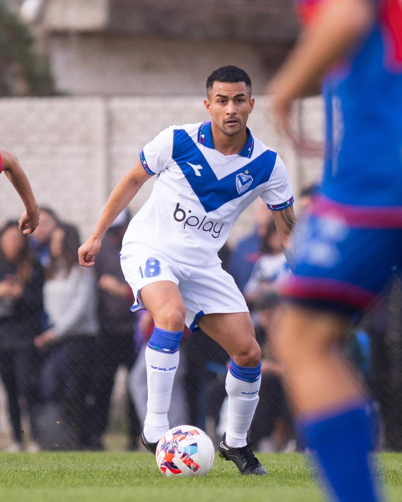 ⏹️ Con dos goles de Maher Carrizo, Vélez superó Tigre por la Fecha 21 del Torneo Proyección. En un partido cerrado y de pocas llegadas, El Fortín pegó en momentos claves y continúa en lo más alto de la Tabla, con 10 puntos de ventaja y 18 por jugar.

⚪ VEL 2-0 TIG 🔵