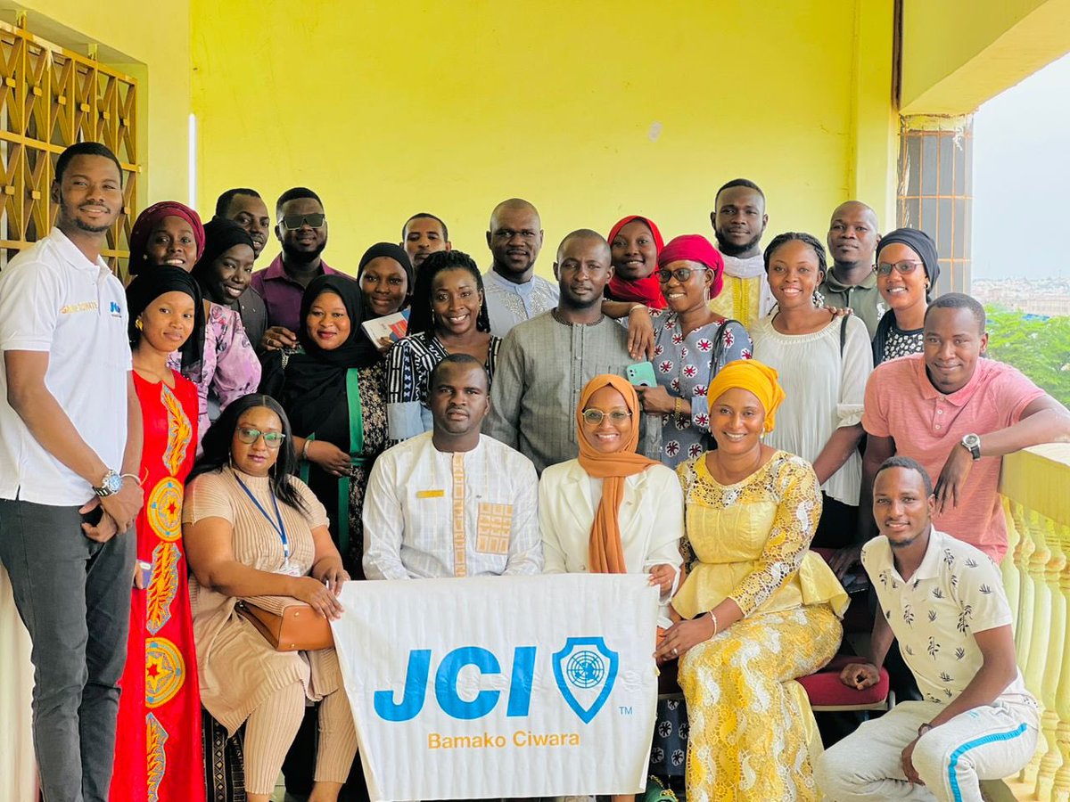 Nous avons eu l’honneur d’échanger avec les jeunes de la JCI Bamako #ciwara sur les #vbg <a href="/yelleen/">liz</a> <a href="/AfledM/">AFLED Mali</a> <a href="/Poulodebo/">Mariam Diallo</a>
