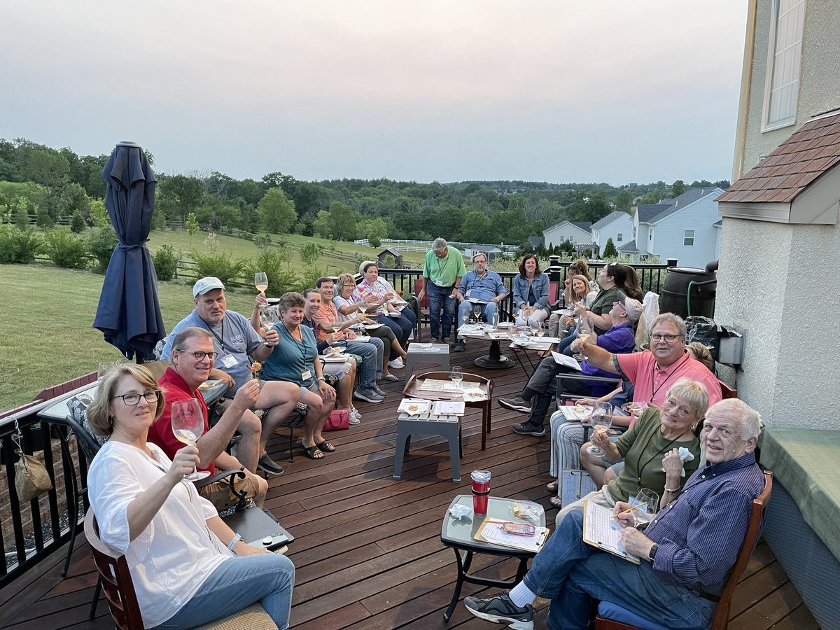 It’s the perfect time of year for a sunset rosé tasting with the Indian Valley #americanwinesociety chapter in #PA!

#AWS #wine #rosé #rosétasting #rosésunset #sunsetrosé #winetasting #sunsetwinetasting #sunsetwine #sunsetwinetime