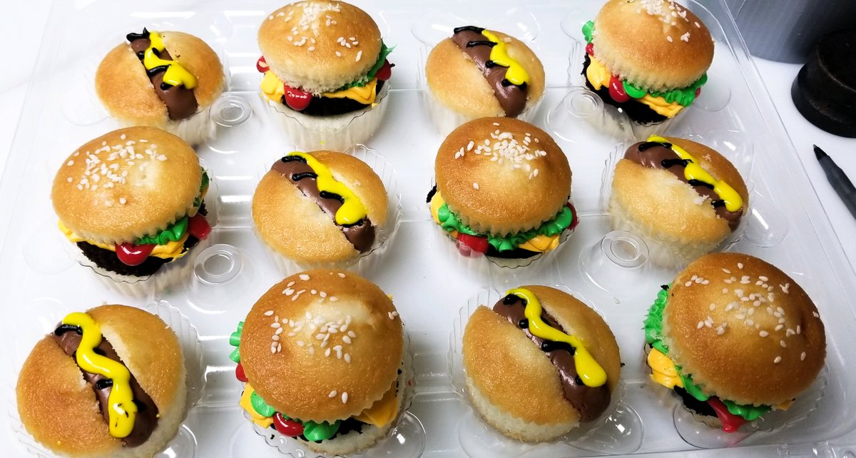 BrooksideMarket's tweet image. These hot dog and hamburger cupcakes are awesome🌭🍔Thanks to the wonderful bakery staff for these amazing creations!