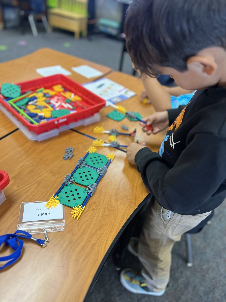 SBUSD_EL's tweet photo. 1st &amp; 2nd graders at @sunnyslopeSBUSD intersession worked with @SDLabRats to build some suspension bridges last week! https://t.co/7BwuIcn63L