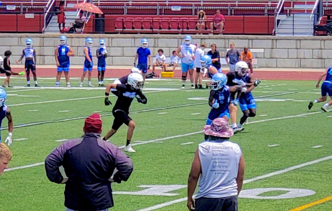 Dzayne919's tweet photo. 7v7 @ Davenport 🏈🏈 https://t.co/yBUWNN5gE5