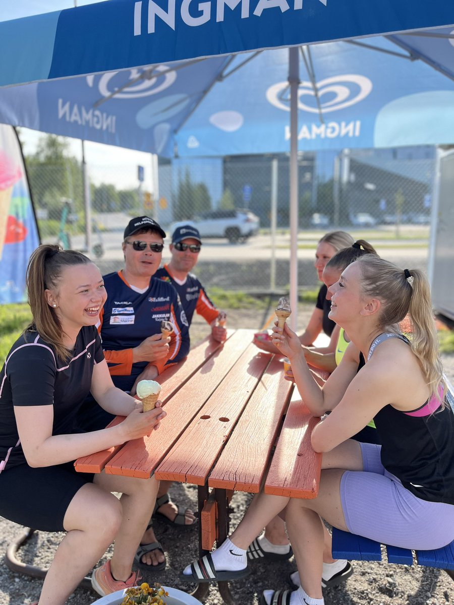 Kuviot hiottu kuntoon keskiviikkoa varten Mailattarien jäätelökioskilla Hietalahdessa🍦🍨 #vaasa #vasa #jäätelökioski #superpesis