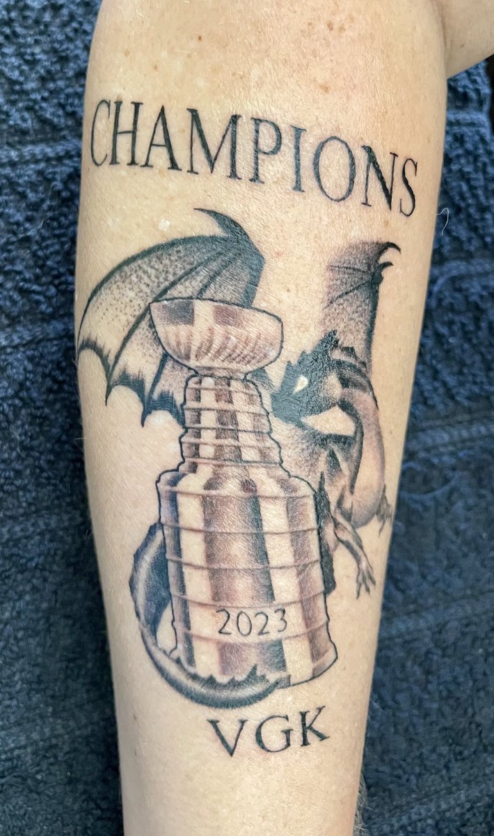 Dream2Ride's tweet photo. This happened!!! 💛🖤❤️⚔️🙌🏻 https://t.co/3deQvQ2s4X