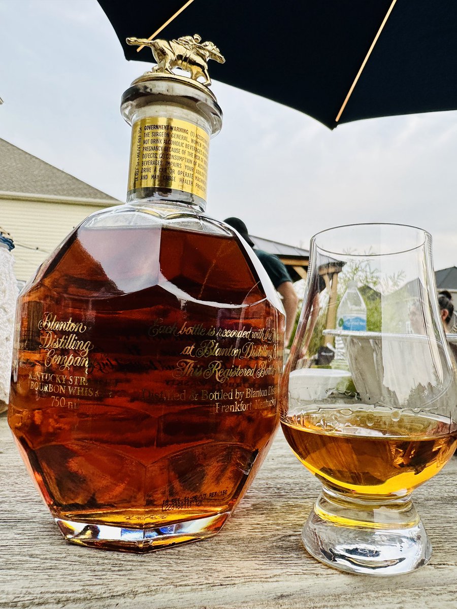 Great Pour On A Father’s Day…Cheers! 😊🥃❤️ #bourbon #blantons #blantonsgold #whiskey #buffalotrace #kentuckybourbon #sipyasado
