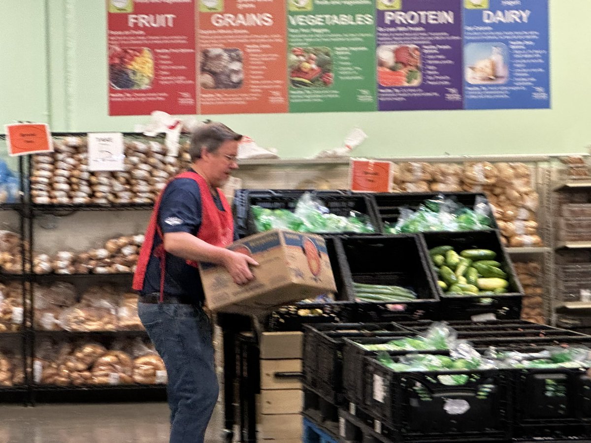 MeganSayers2's tweet image. Nexstar’s Founder’s Day may be over but our commitment to our community is strong. #NexstarNation #NexstarCares #kfor4 #kfortv4