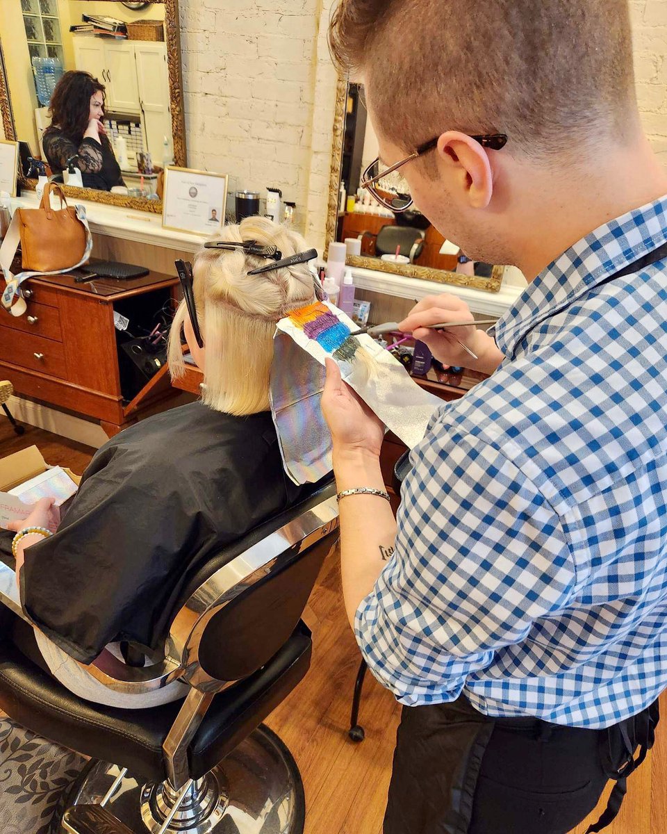 TranquilityNH's tweet image. What’s Zack up to now?…

#vividhaircolor #pulpriothair #pulpriot #vividhair #haircolor #haircolorist #exeternhhair #exeternhsalon