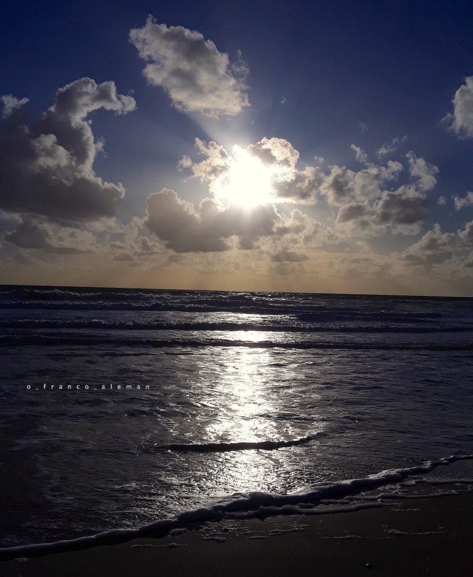 bonne nuit! ✨

good night! 💫

#sweetdreams #Gutenacht #BoaNoite #BuenasNoches #Buonanotte #ocean #sunset