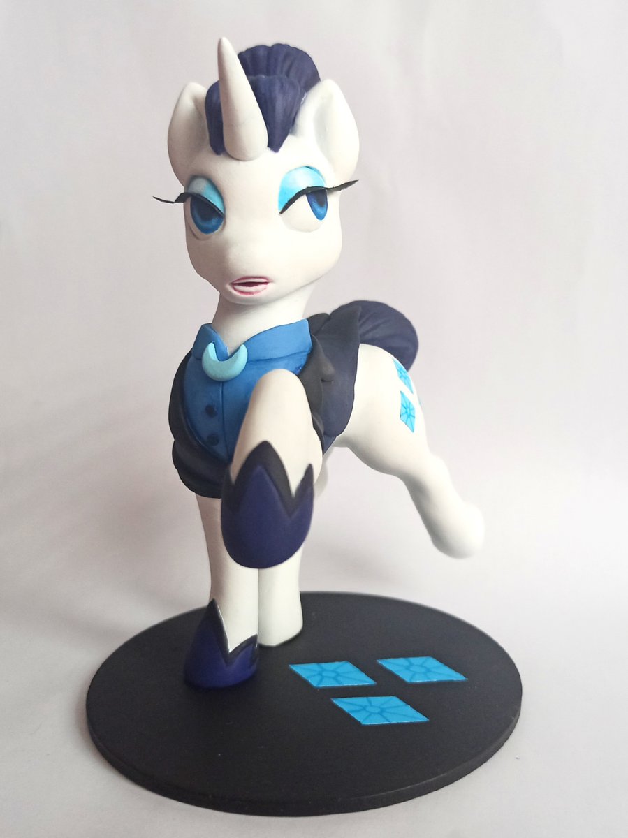 Rotmord's tweet photo. The second figurine was Nightmare AU Rarity. I really don't get why this look of Rarity isn't so popular as I'm in love with her.

#mlp #pony #mlpfim #brony #mylittlepony #rarity https://t.co/fjsEFqrFiO